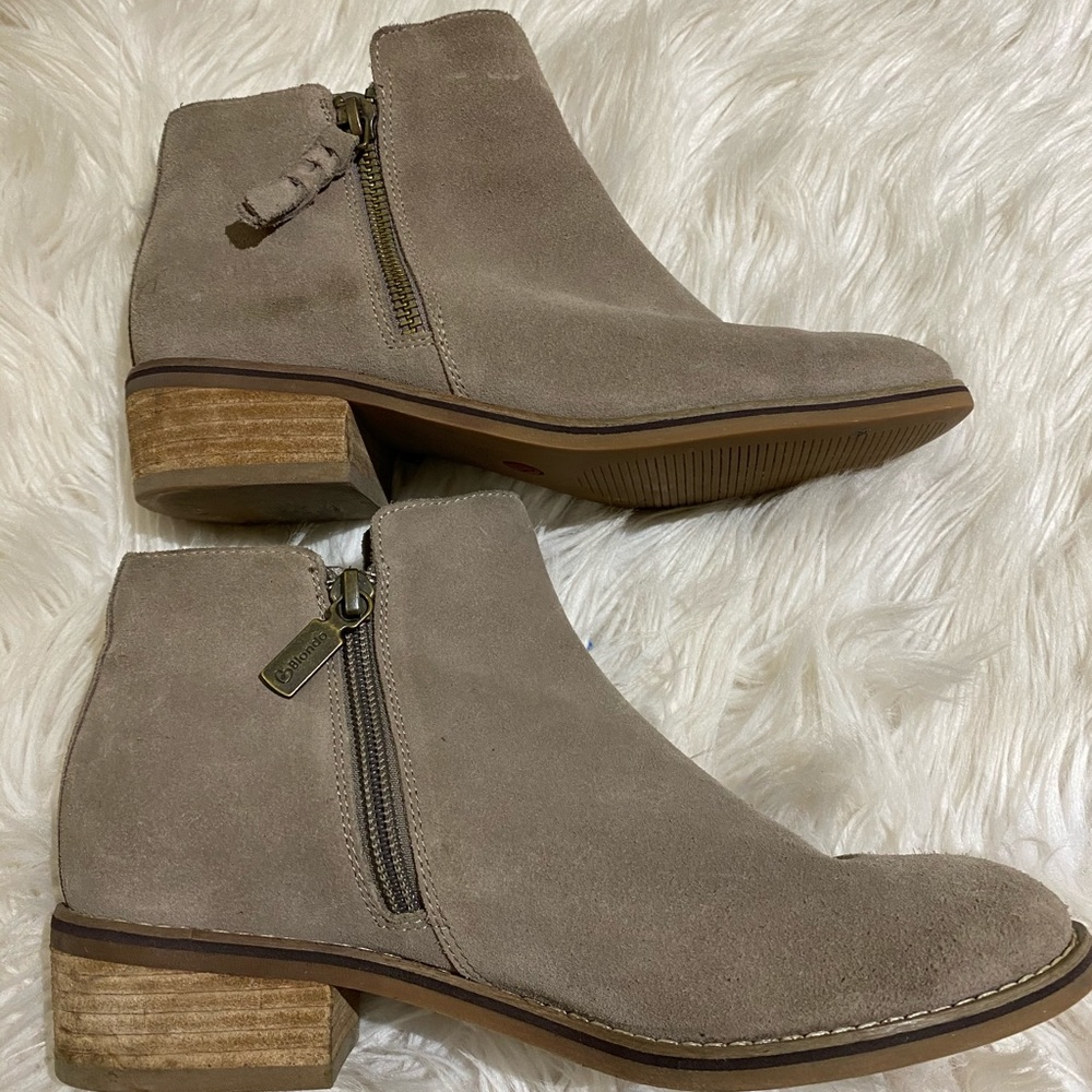 BLONDO tan suede zipper waterproof booties!